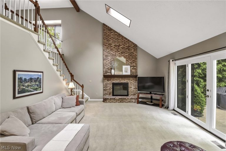 25832 Briarwood Court, Westlake, OH - Photo 3