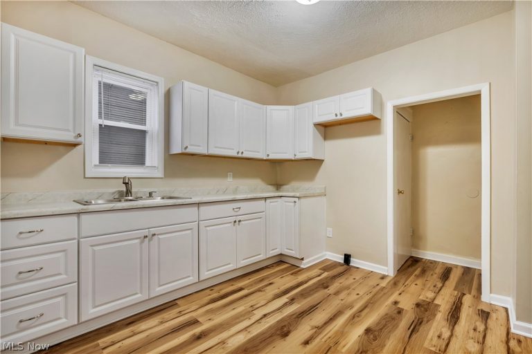 796 Dayton Street, Akron, OH - Photo 3
