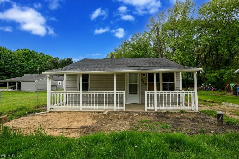 916 Abington Road, Akron, OH - Photo 2