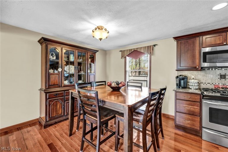 14194 Pine Lakes Drive, Strongsville, OH - Photo 8