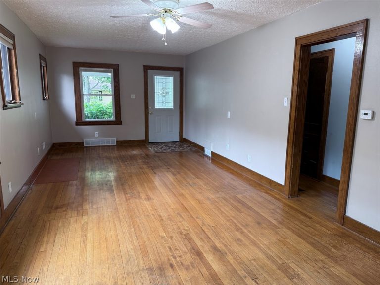 1468 Riverside Drive, Akron, OH - Photo 6