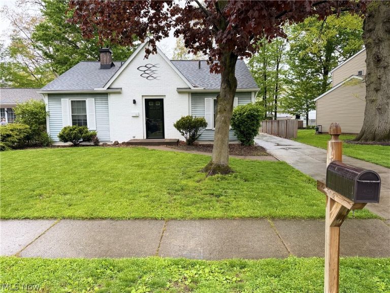 582 Forestview Road, Bay Village, OH, 44140