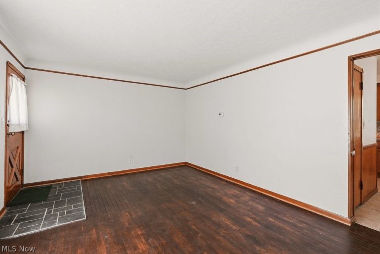 125 Meadowlane Road, Seven Hills, OH - Photo 5