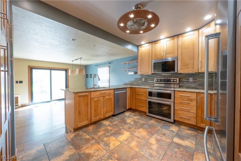 5307 Karen Isle Drive, Willoughby, OH - Photo 8