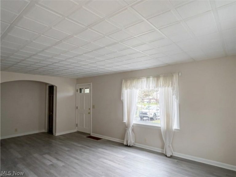 2800 Hillside Road, Seven Hills, OH - Photo 3