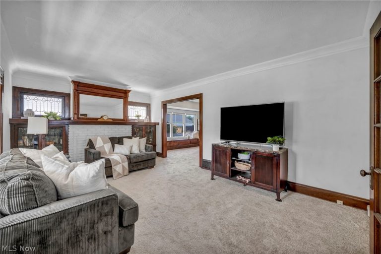 4762 Hills Drive, Cleveland, OH - Photo 3