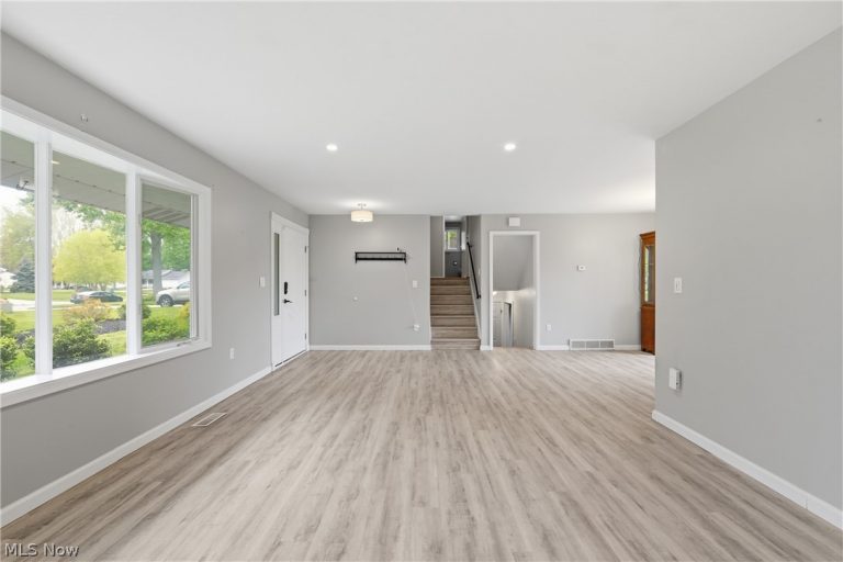 8139 Yorkshire Drive, Mentor, OH - Photo 4