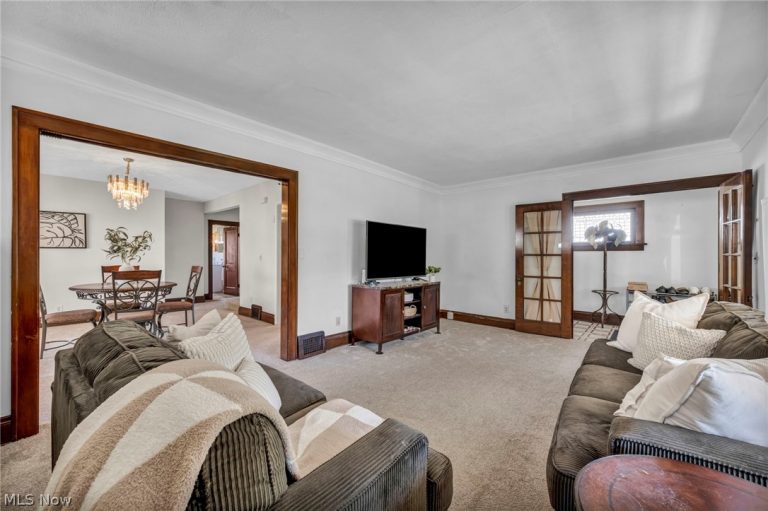 4762 Hills Drive, Cleveland, OH - Photo 5
