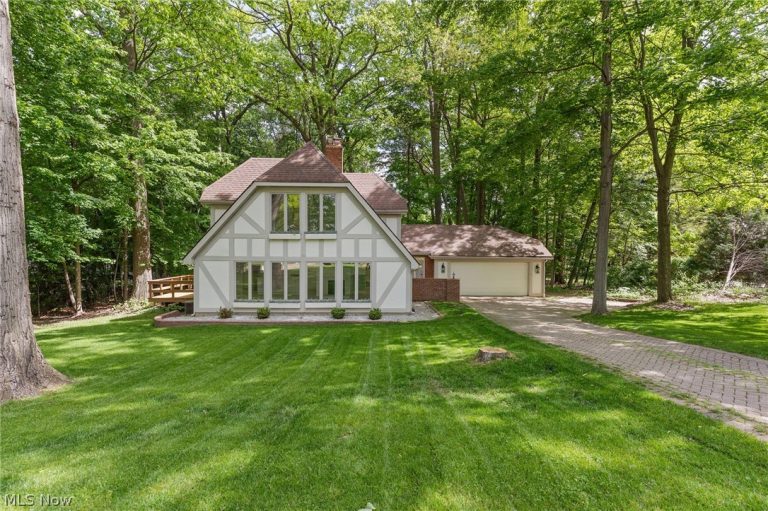6165 Grandridge Pointe Drive, Concord Twp, OH - Photo 2
