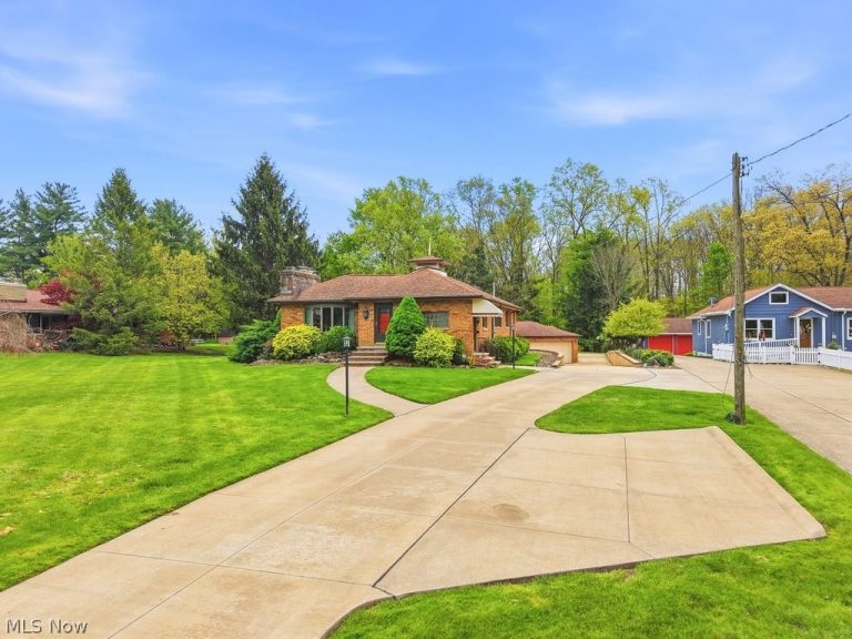 1463 Royalwood Road, Broadview Heights, OH - Photo 2