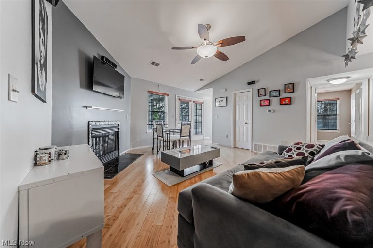 22586 Lenox Drive, Fairview Park, OH - Photo 6