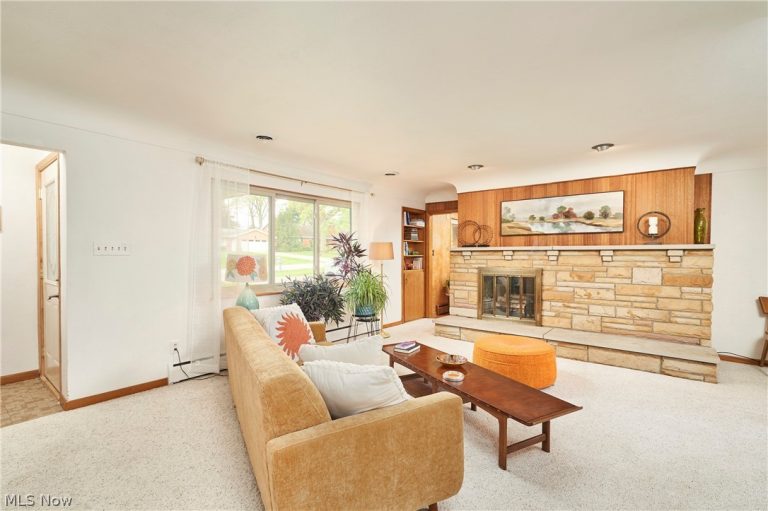 639 Azalea Boulevard, Barberton, OH - Photo 2