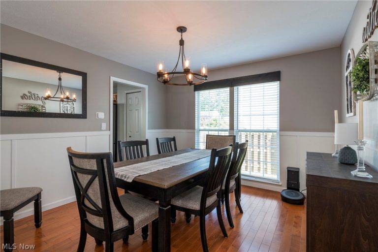 8537 Bentley Drive, Olmsted Falls, OH - Photo 4