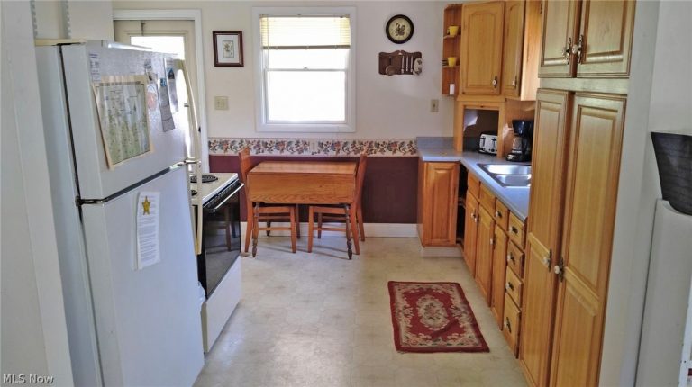 136 Sunset Drive, Kelleys Island, OH - Photo 3