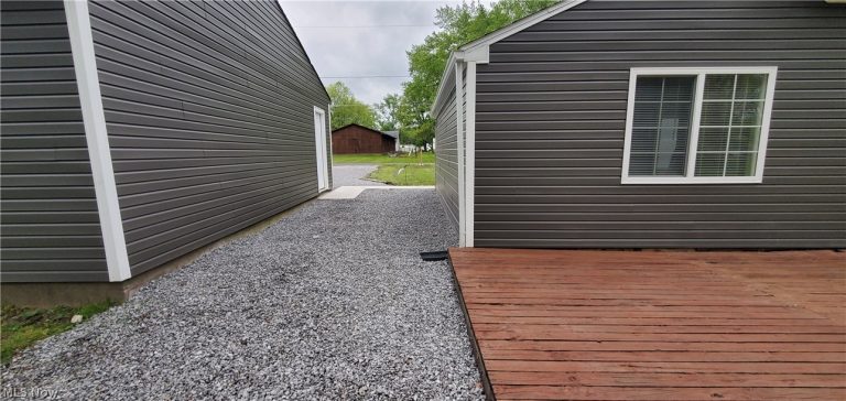 724 Briggs Road, Leavittsburg, OH - Photo 6