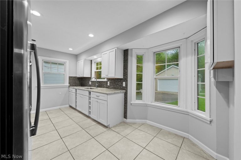 3504 Scarborough Road, Cleveland Heights, OH - Photo 8