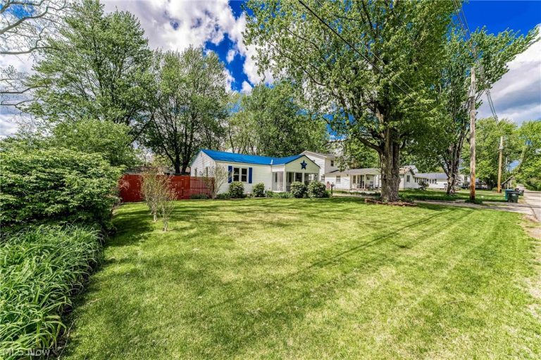 380 Broadway Street, Amherst, OH - Photo 2