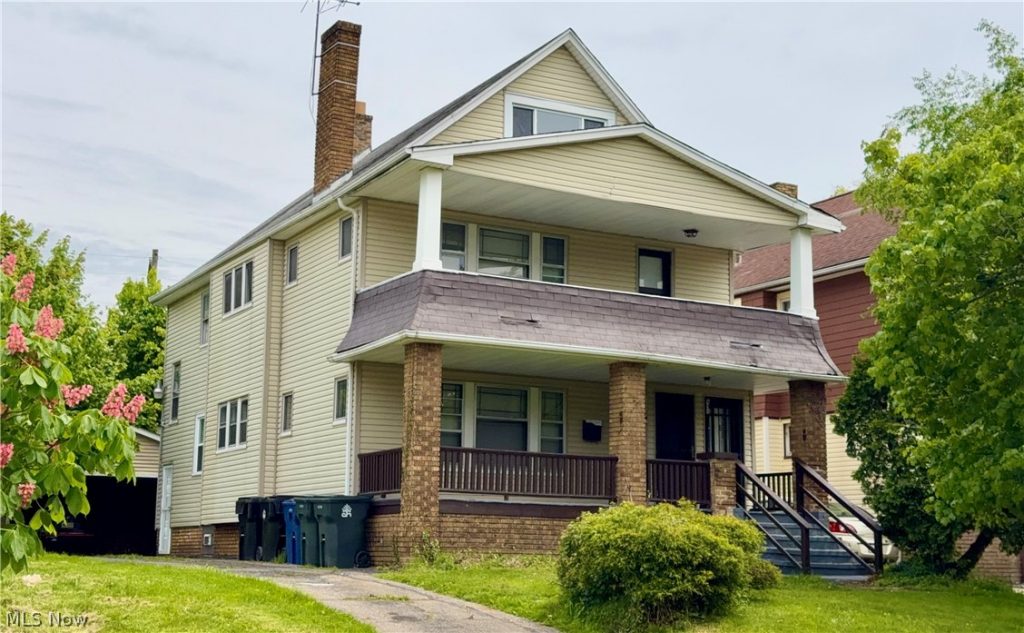 949 Helmsdale Road, Cleveland Heights, OH