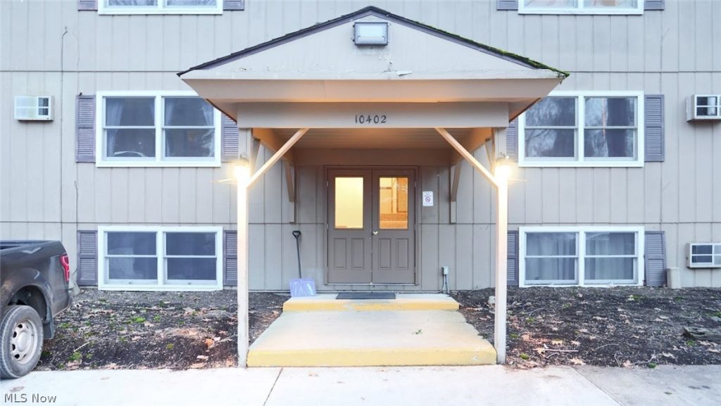8140 Southwood Drive, Garrettsville, OH