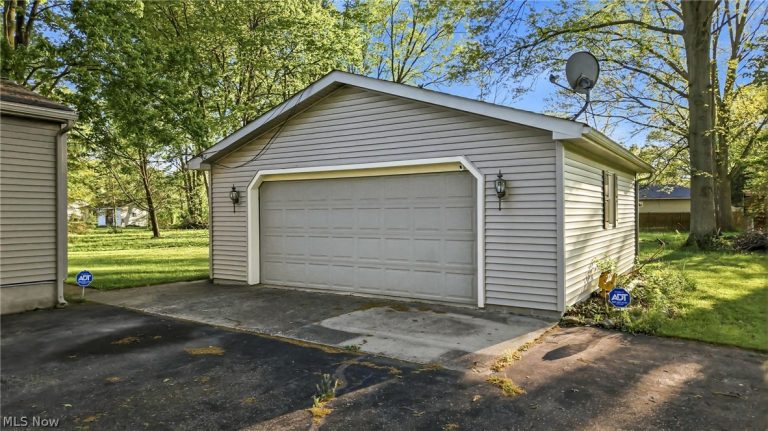 5863 Emerson Avenue, Champion, OH - Photo 5