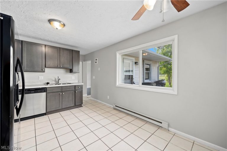 1731 Abbe Road, Elyria, OH - Photo 5