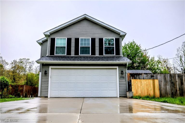 756 Hazelwood Drive, Vermilion, OH - Photo 2