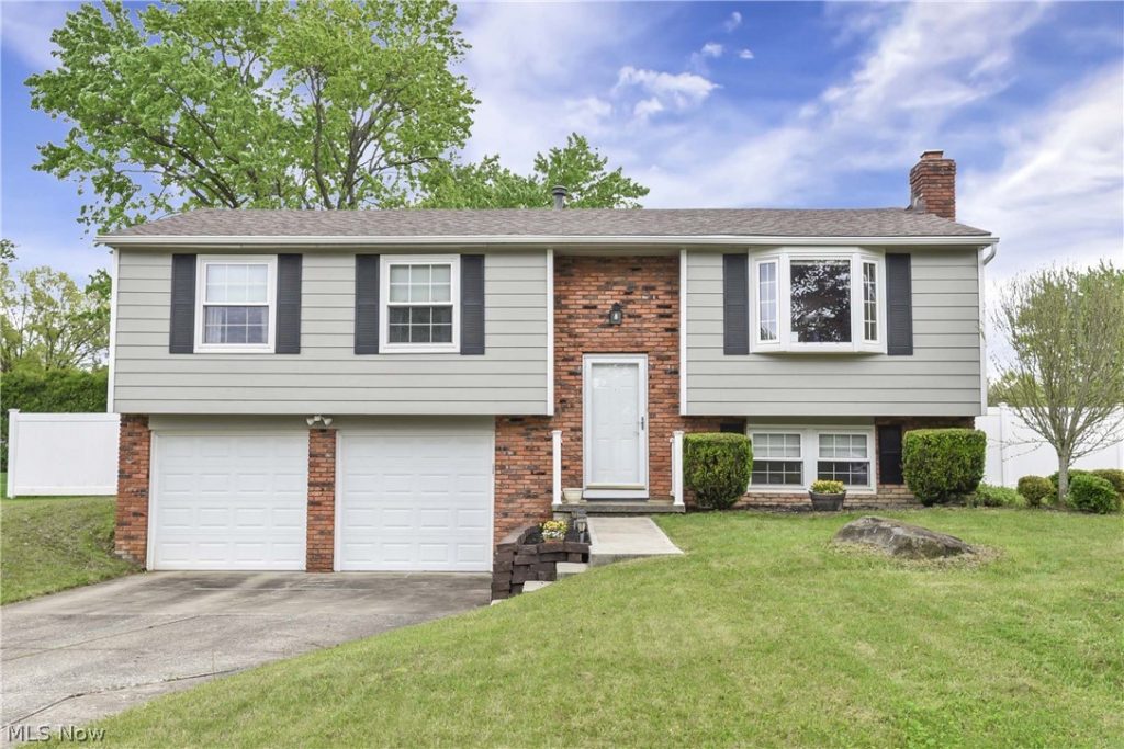 8345 Celianna Drive, Strongsville, OH