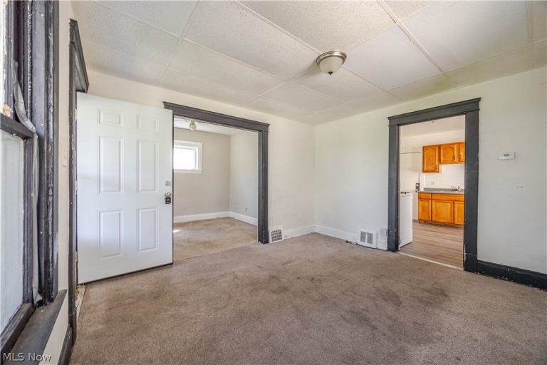 12322 Imperial Avenue, Cleveland, OH - Photo 6