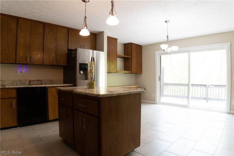 18251 Glencreek Lane, Strongsville, OH - Photo 4