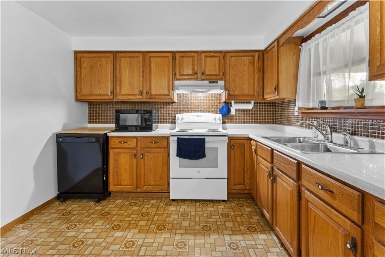 107 Laurel Drive, Weirton, WV - Photo 6