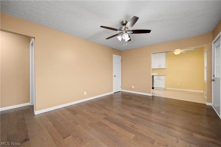 547 Willow Park Road, Elyria, OH - Photo 4
