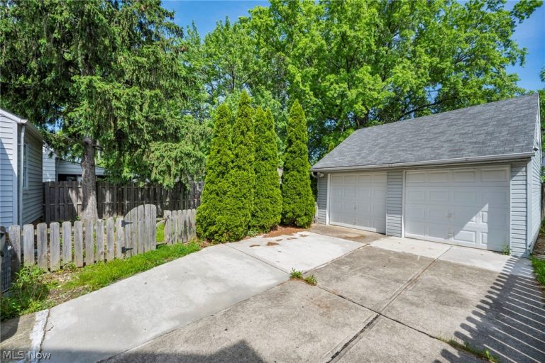 25671 Farringdon Avenue, Euclid, OH - Photo 4