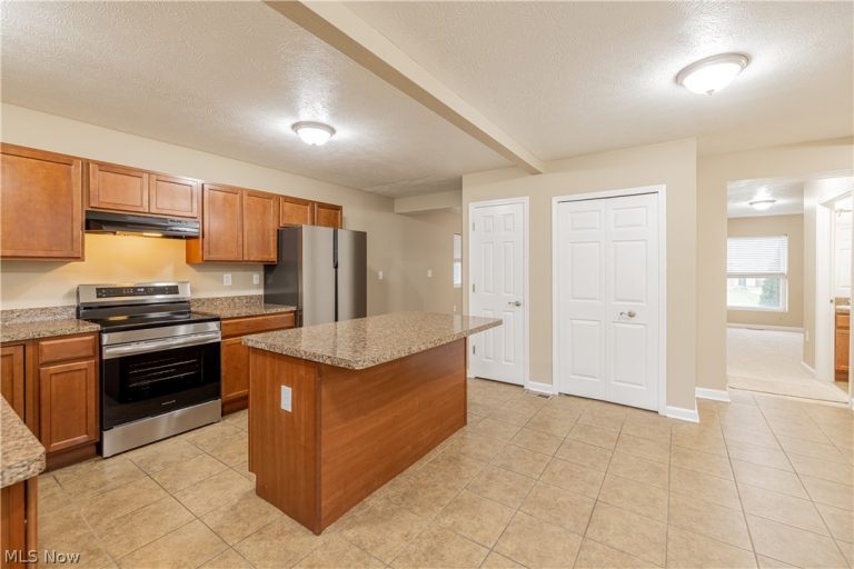 17511 Throckley Avenue, Cleveland, OH - Photo 5