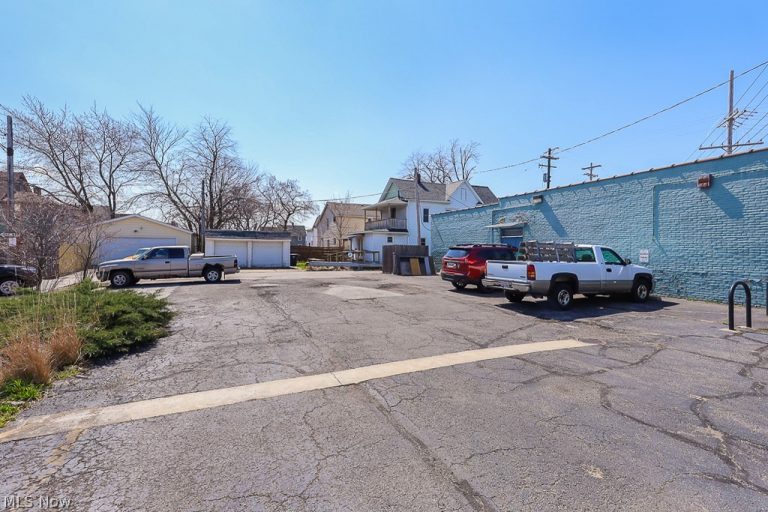 15602 Waterloo, Cleveland, OH - Photo 6