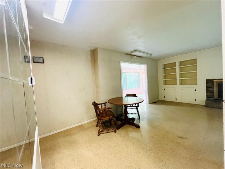 723 Trotter Lane, Berea, OH - Photo 8