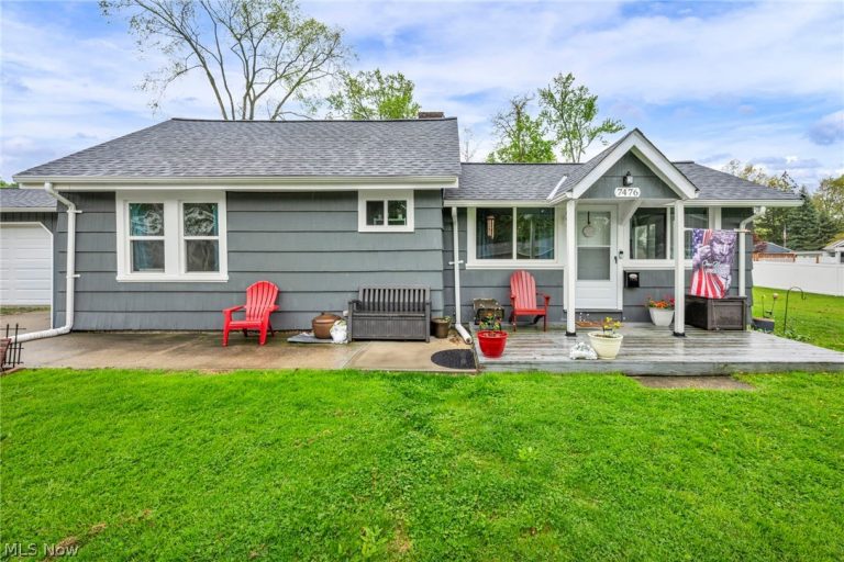 7476 Pinehurst Drive, Mentor on the Lake, OH - Photo 2