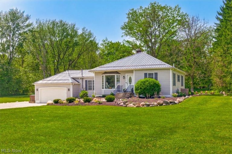 15812 Auburn Road, Newbury, OH - Photo 2