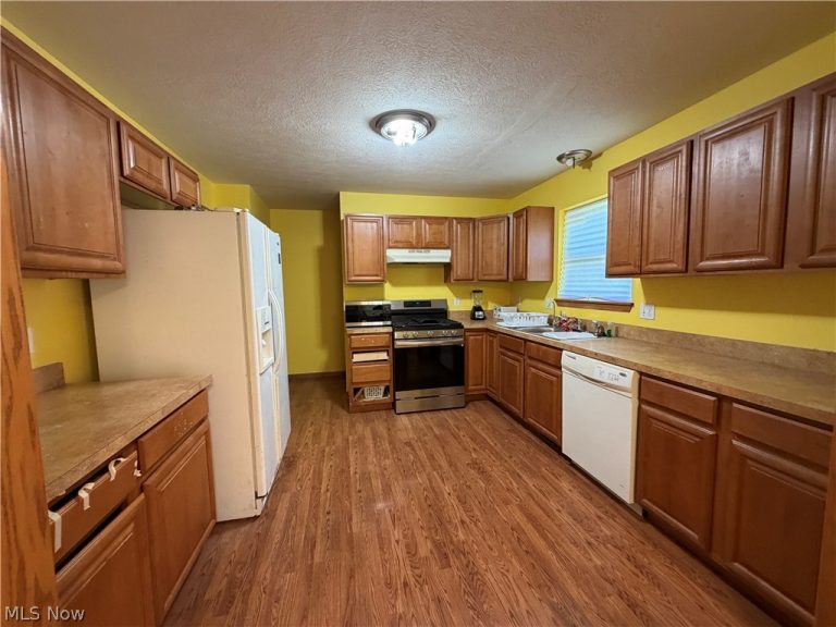 1504 White Avenue, Akron, OH - Photo 2