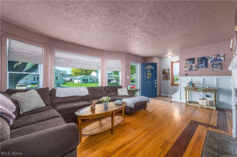 159 Inwood Boulevard, Avon Lake, OH - Photo 6