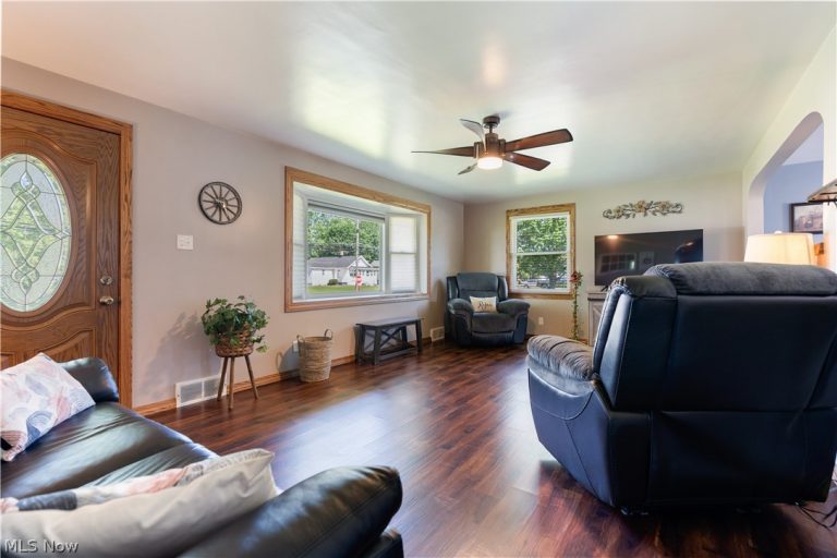 4260 Broadway Avenue, Louisville, OH - Photo 2