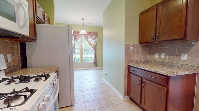 37911 Ashfield Way, North Ridgeville, OH - Photo 4