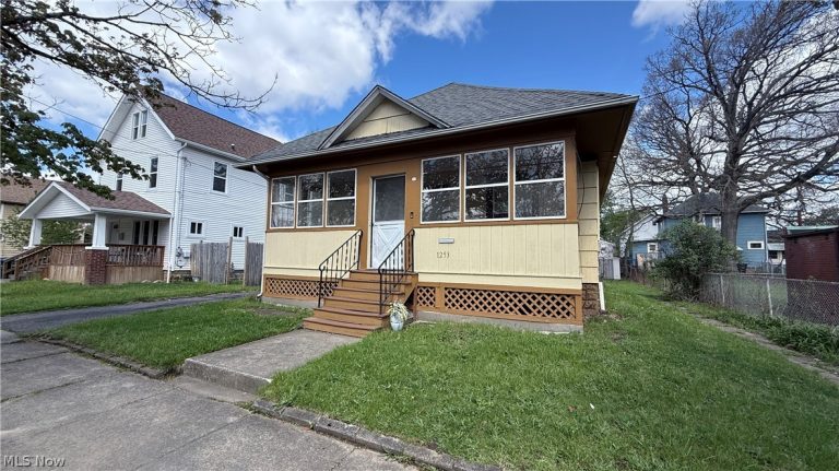 1253 California Avenue, Akron, OH - Photo 3