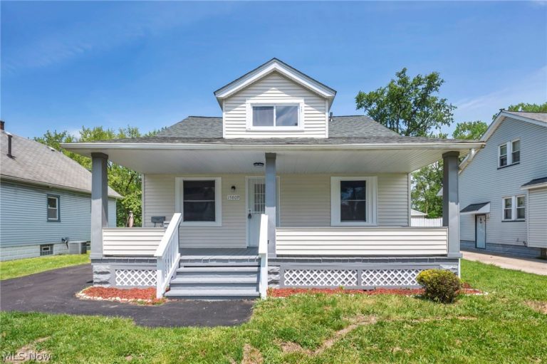 15809 Raymond Street, Maple Heights, OH - Photo 2