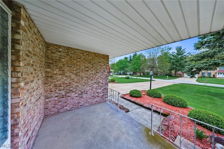 9841 Applewood Drive, North Royalton, OH - Photo 2