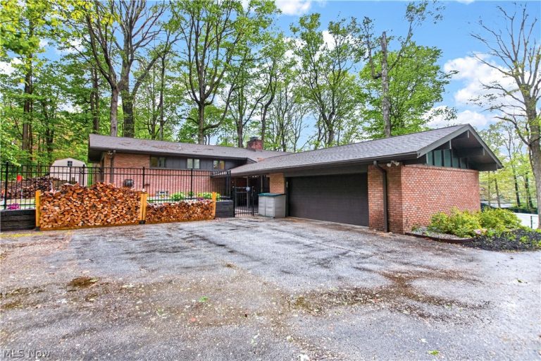 455 Barrington Ridge Road, Painesville, OH - Photo 2