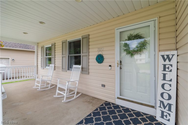 1972 Springfield Lake Boulevard, Akron, OH - Photo 2