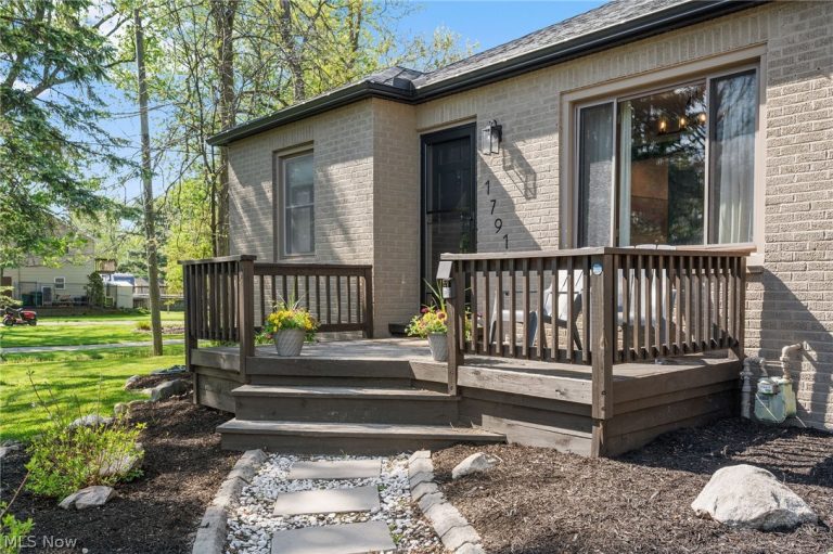 1791 Sprague Road, Seven Hills, OH - Photo 3