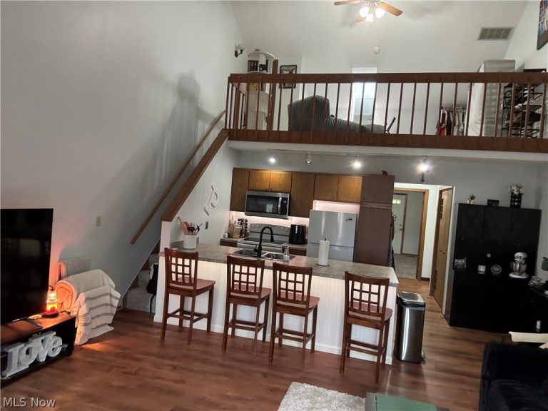 1621 Westhampton Drive, Youngstown, OH - Photo 2