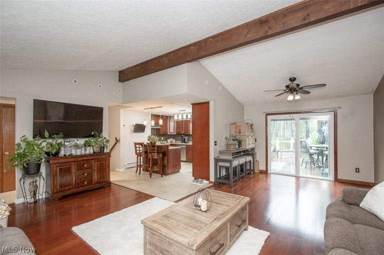 18810 Dellwood Drive, Walton Hills, OH - Photo 3