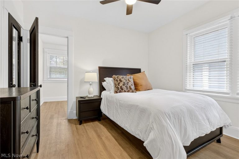3326 EAST OVERLOOK Road, Cleveland Heights, OH - Photo 4